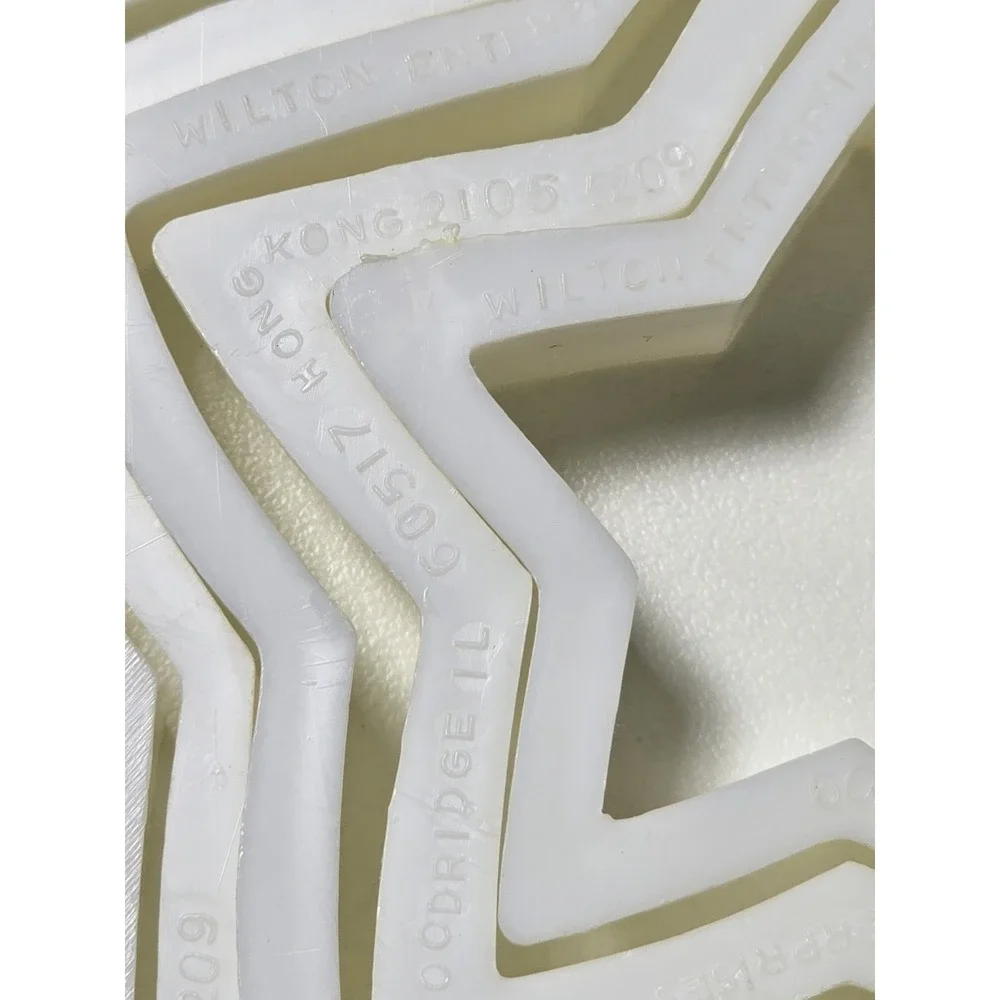 Wilton White Nesting Stars Cookie Cutters 6 Piece Set Made in Hong Kong 2-5 Inch